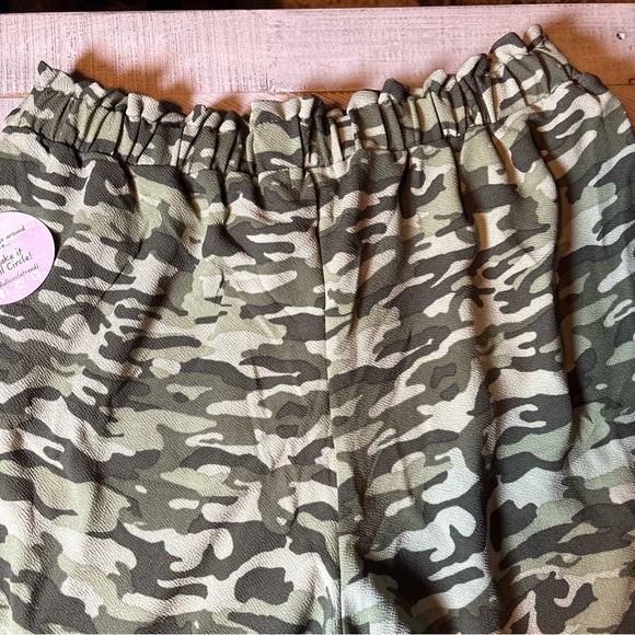 Full Circle Trends Green Camo Pull On Shorts Womens Size 2X New - Picture 13 of 16
